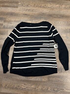 A & I Black and White Striped Crew Neck Sweater.  Sz XL.  NWT! ✨